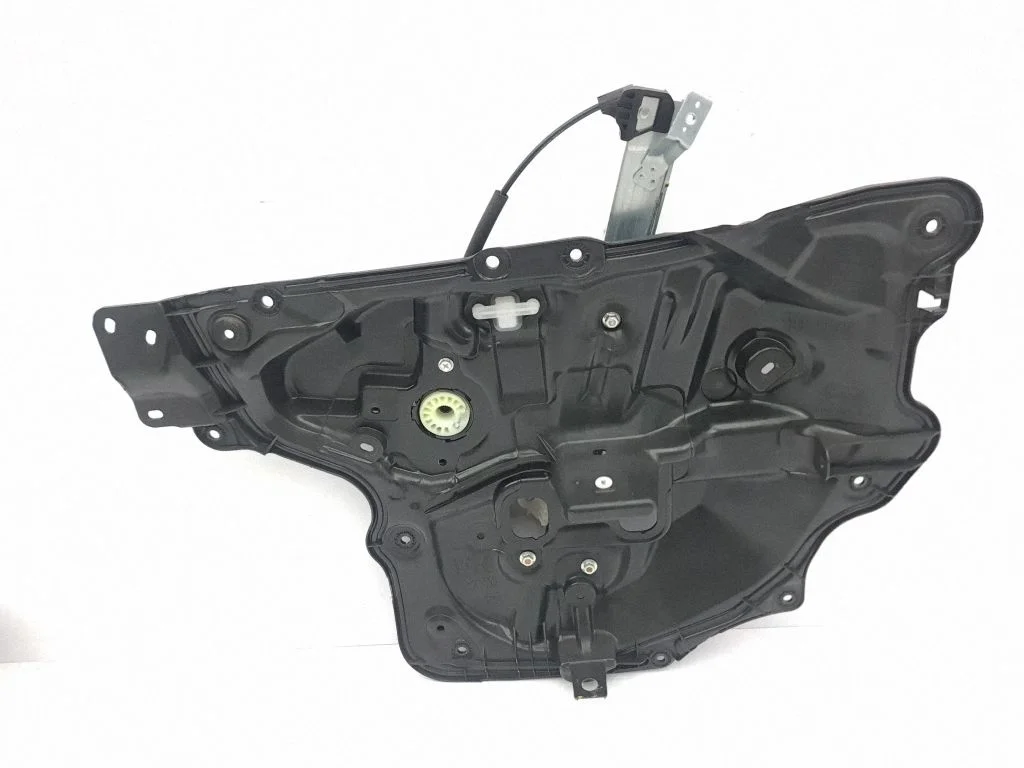 Priekšējā el. loga pacēlāja mehānisms bez motoriņa GHP95897X