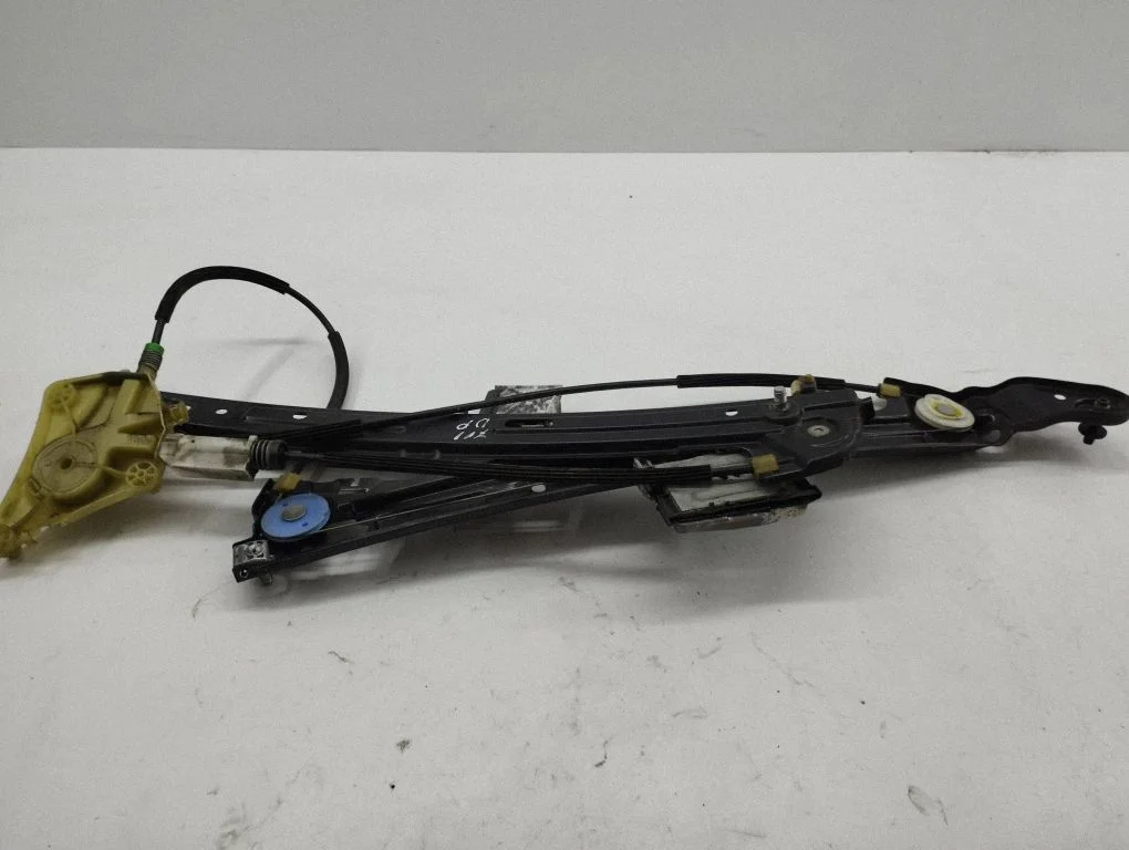 Front window lifting mechanism without motor – Audi A7 S7 4G (2011-2017)