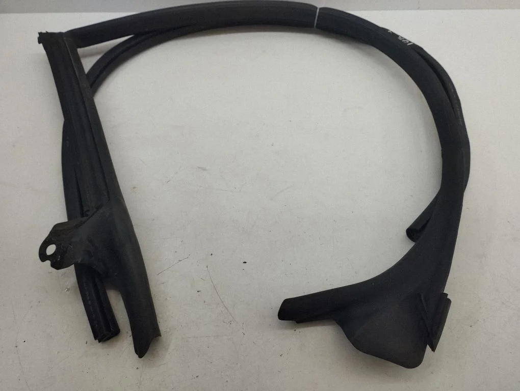 Front door rubber seal 4G8845354