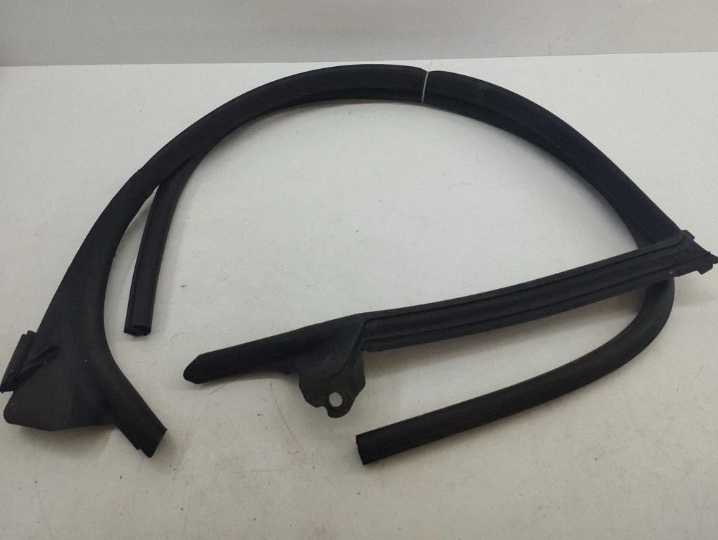Front door rubber seal 4G8831707A