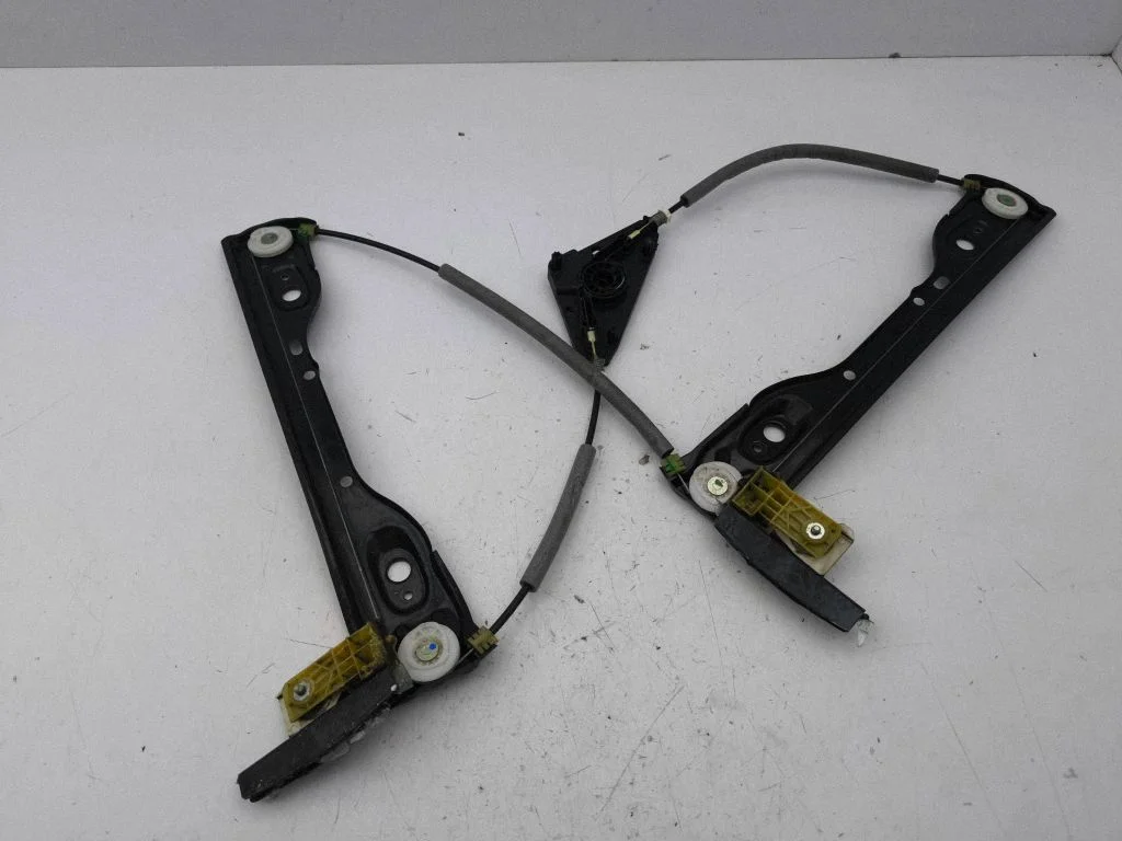 Front window lifting mechanism without motor – left
