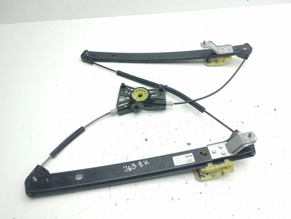 Front window lifting mechanism without motor 81A837461
