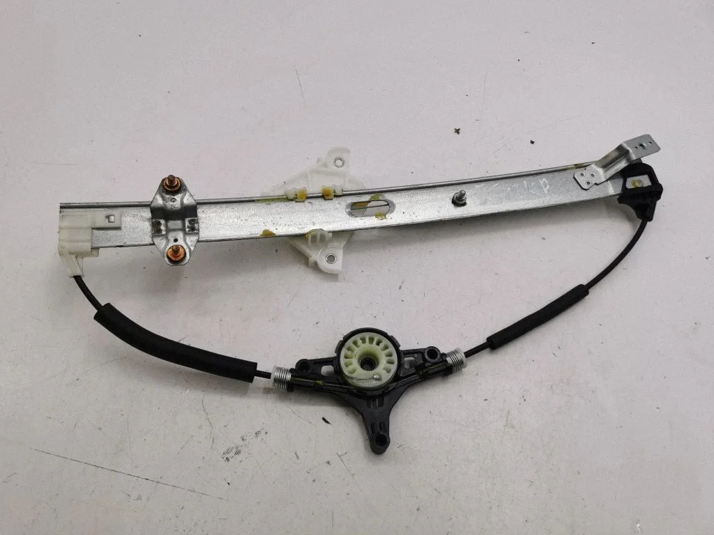 Front window lifting mechanism without motor – left