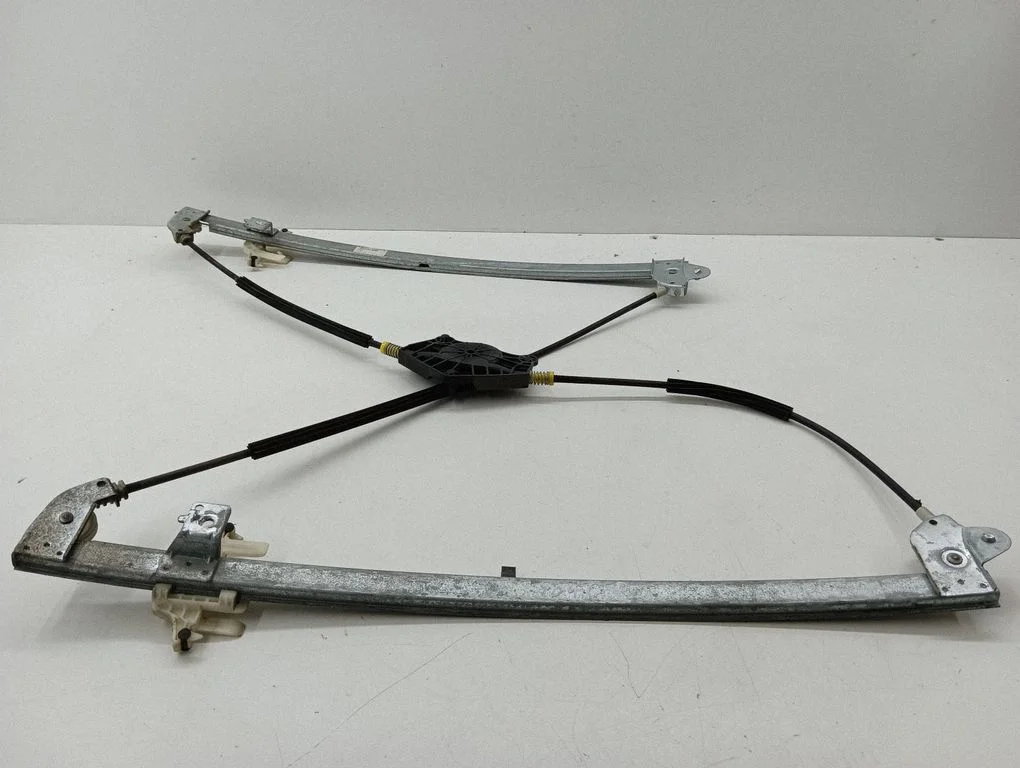 Priekšējā el. loga pacēlāja mehānisms bez motoriņa 1485311080D