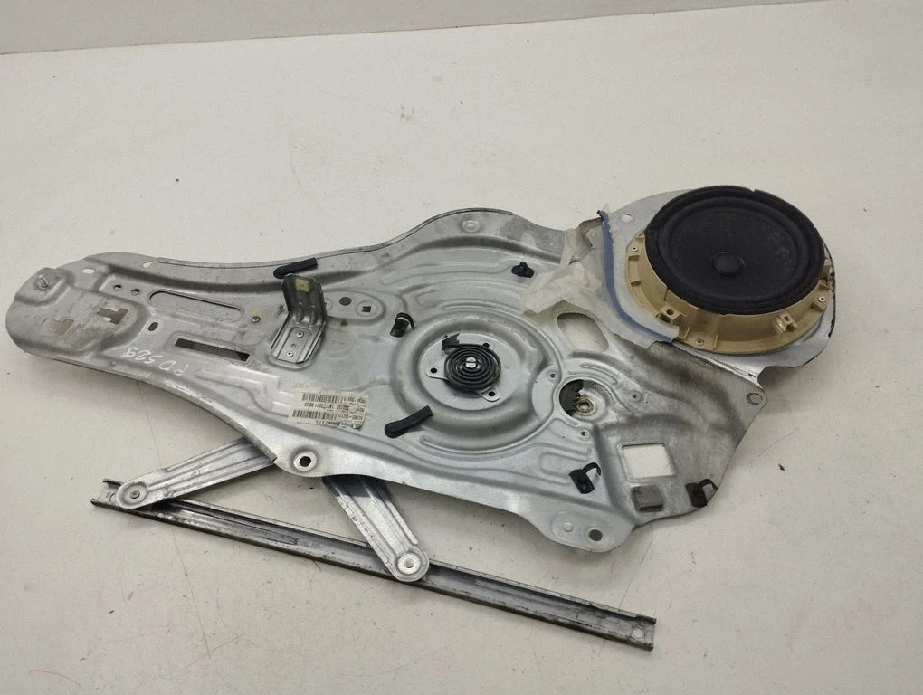 Front window lifting mechanism without motor 824803U110