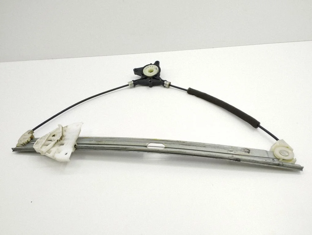 Priekšējā el. loga pacēlāja mehānisms bez motoriņa – Mazda 5 (2005-2010)