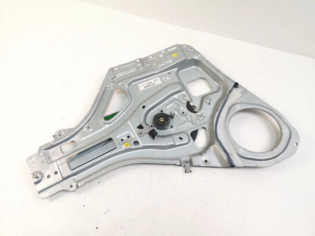 Front window lifting mechanism without motor 824701FXXX