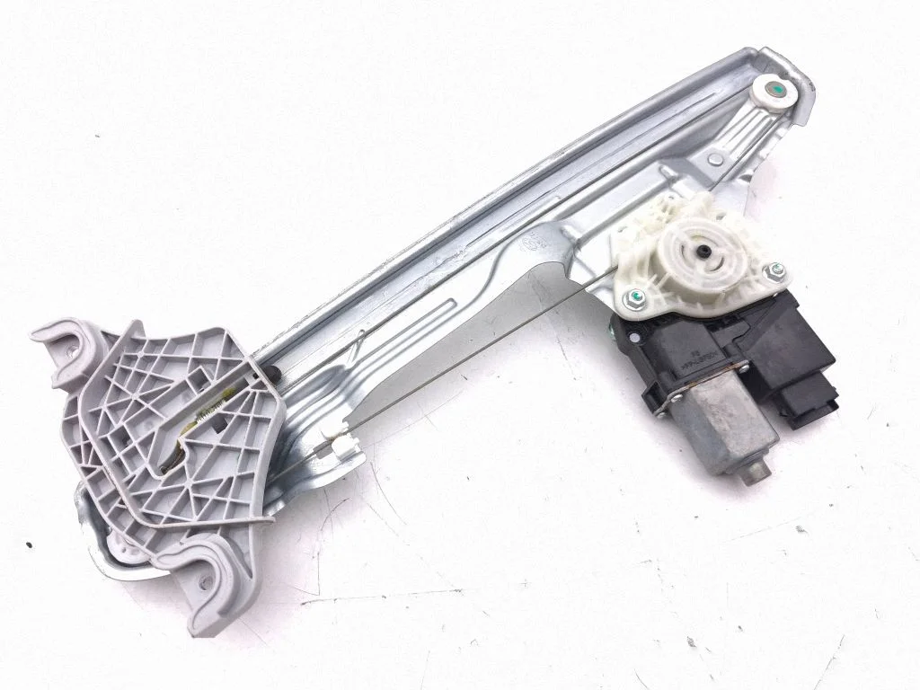Front door window regulator with motor 82402J9010