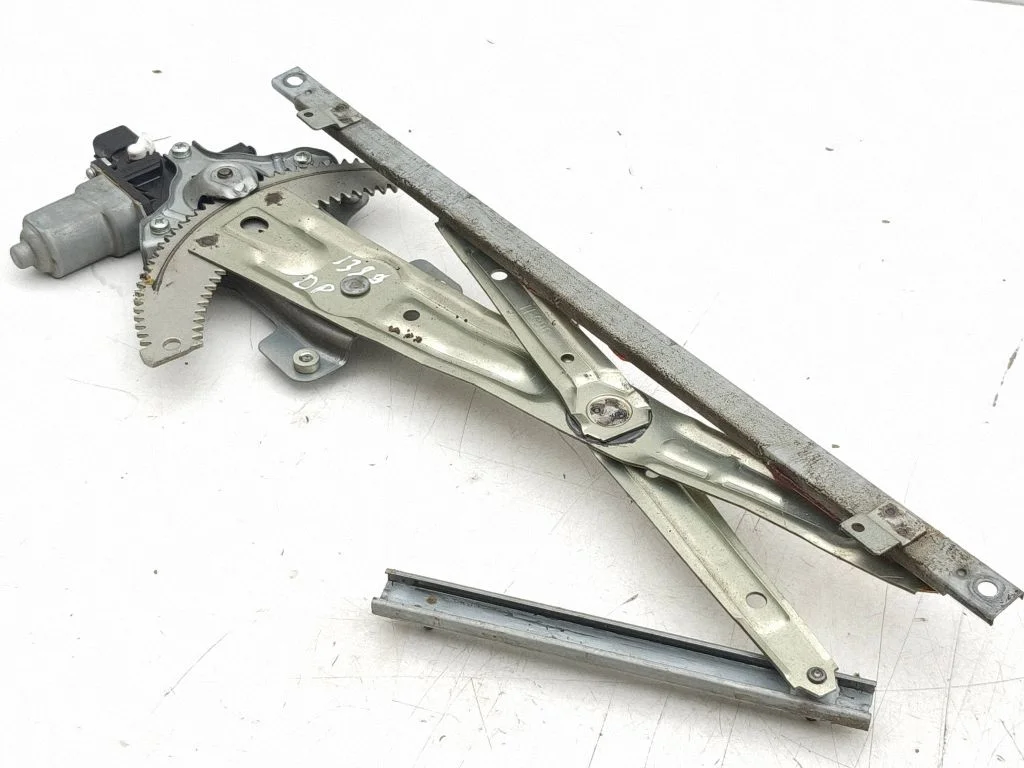 Front door window regulator with motor 5713A086