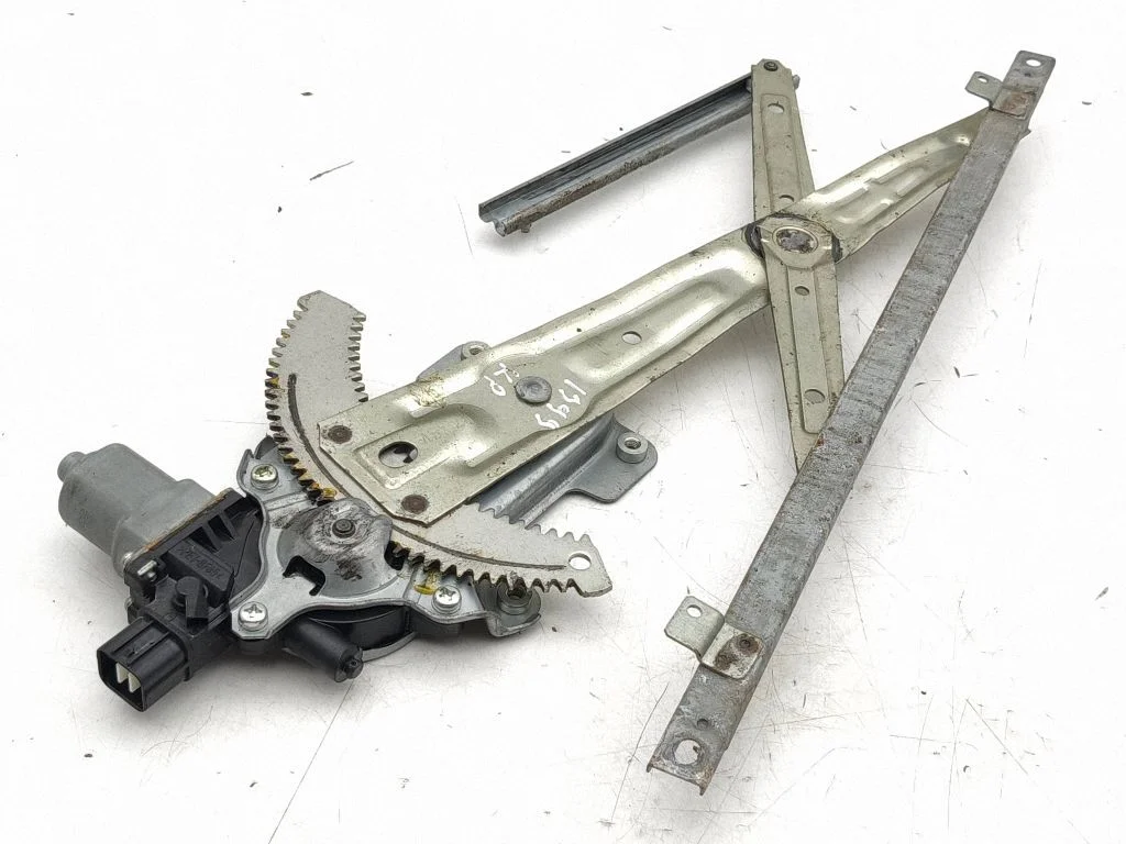Front door window regulator with motor 5713A085