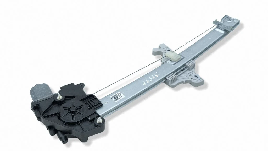 Front door window regulator with motor 82450BE010