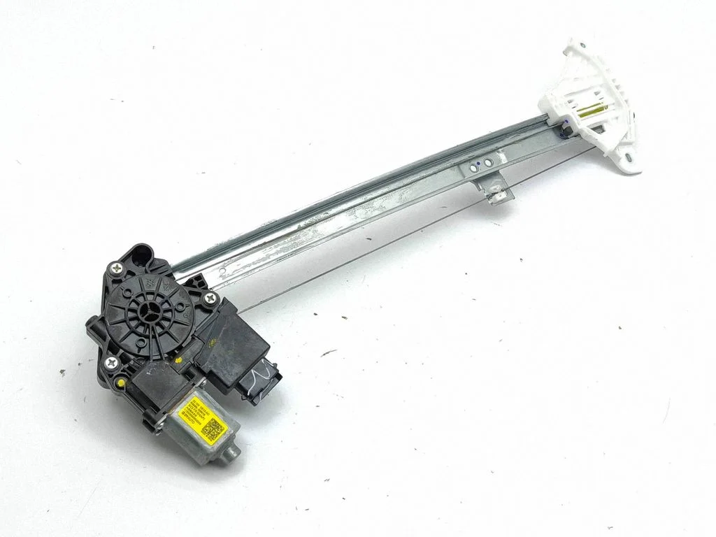 Front door window regulator with motor 82460Q0010