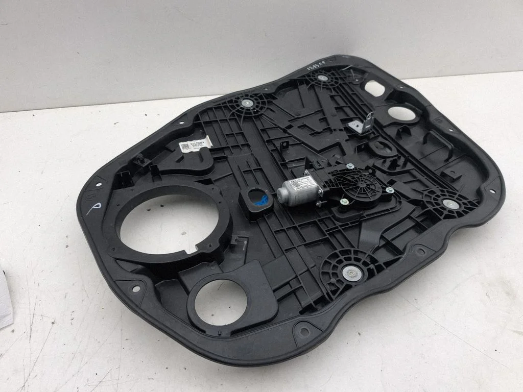 Front door window regulator with motor – KIA Niro (2016-2022)