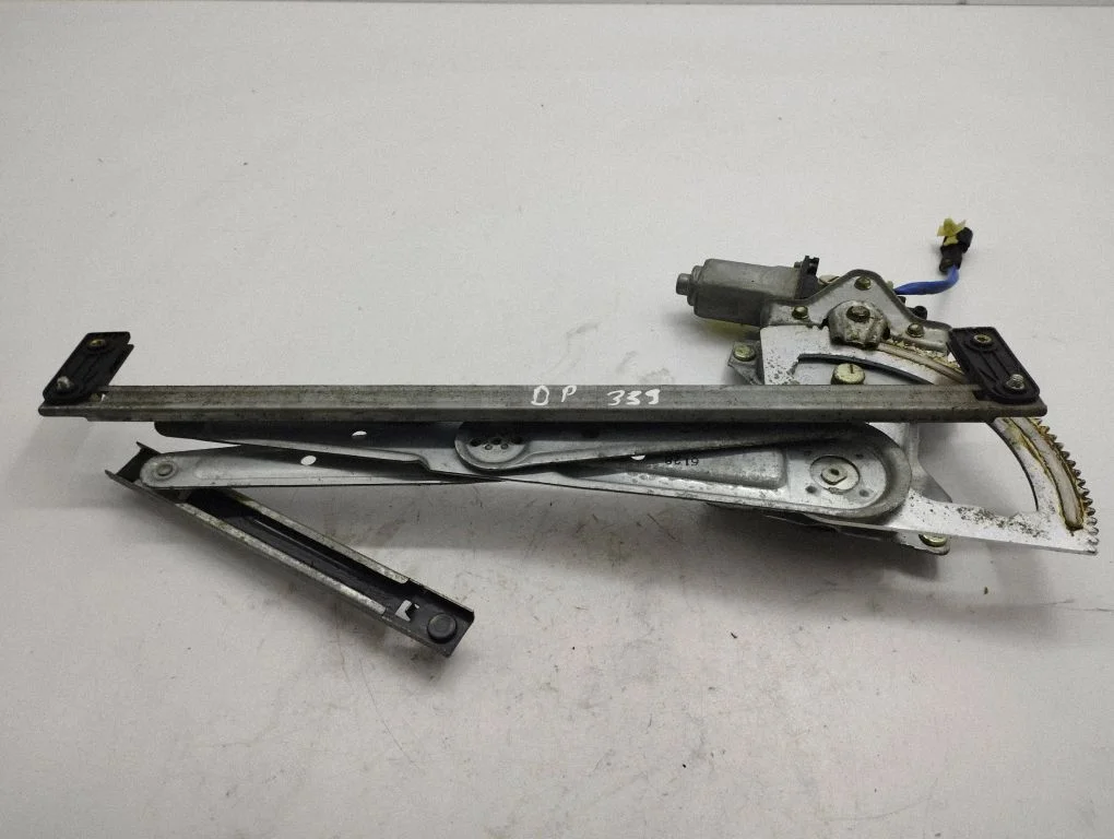 Priekšējā el. loga pacēlāja mehānisma komplekts 824603E000