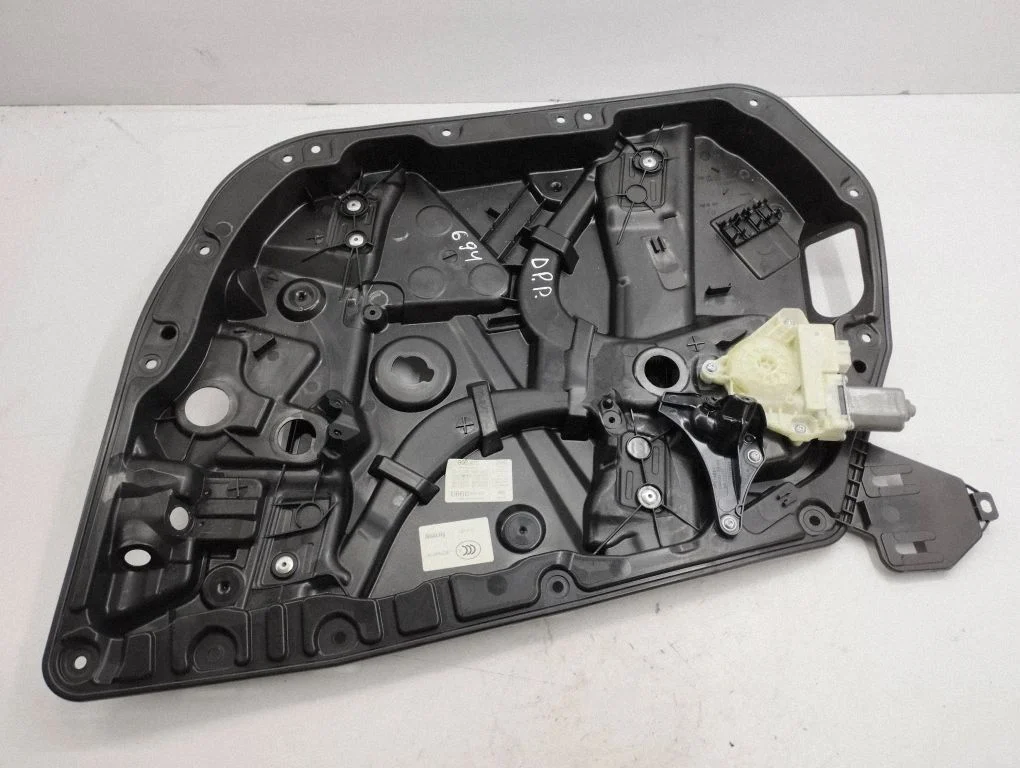Front door window regulator with motor A2050047199