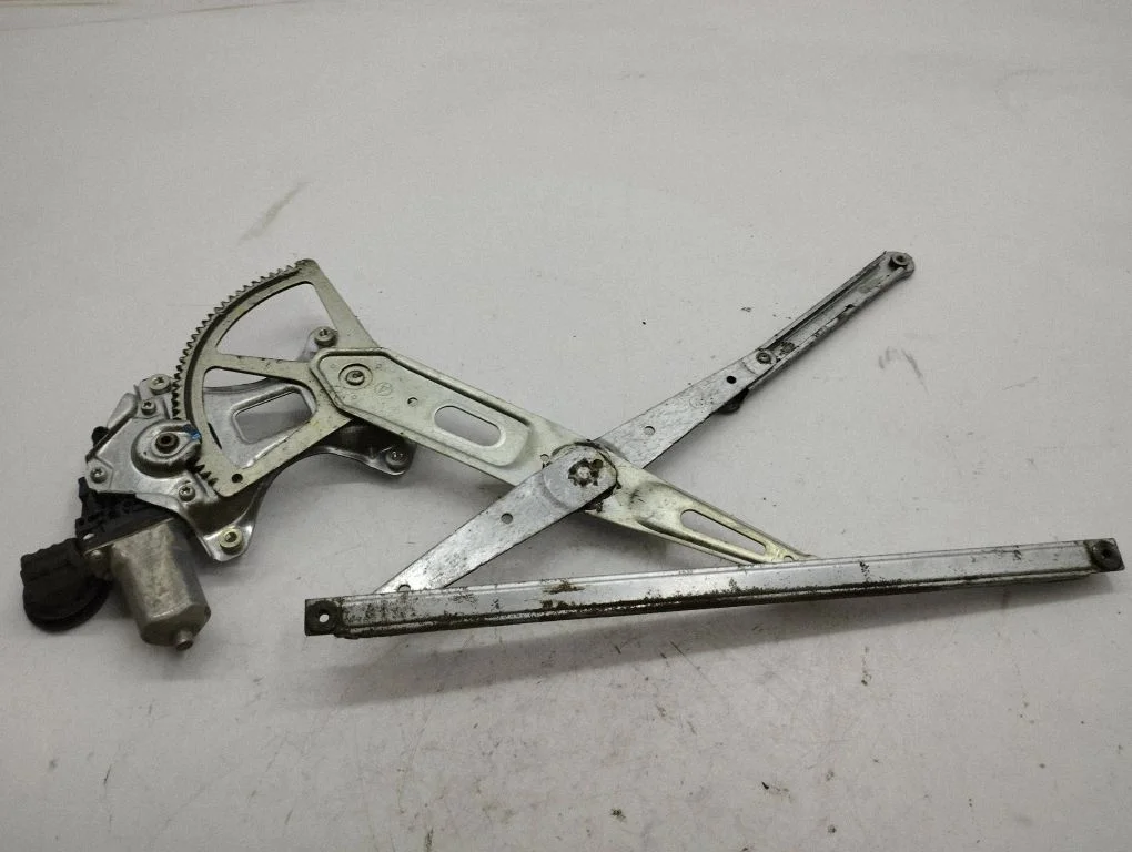 Front door window regulator with motor – Toyota Prius (XW20) (2003-2009)