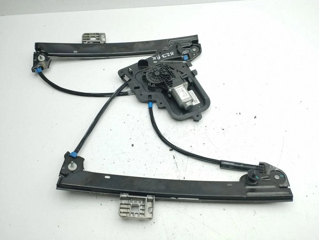 Front door window regulator with motor P161644300A