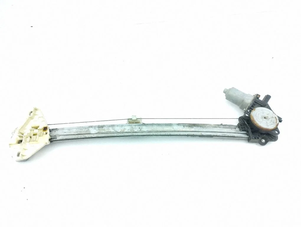 Front door window regulator with motor – right