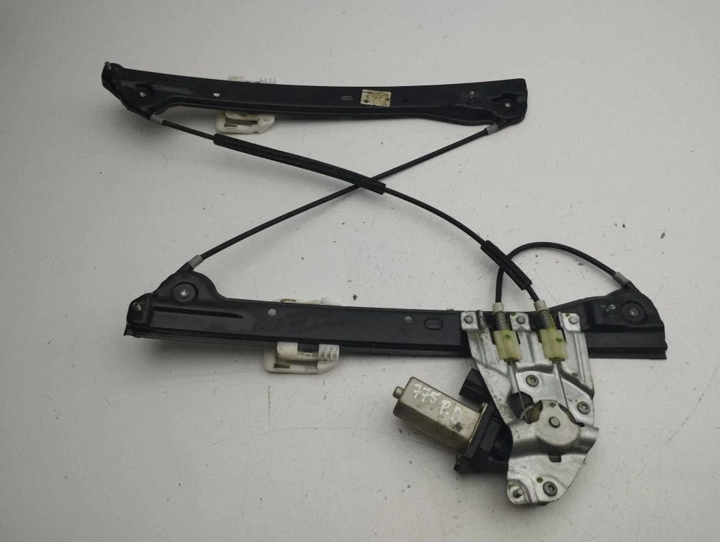 Front door window regulator with motor 9800566