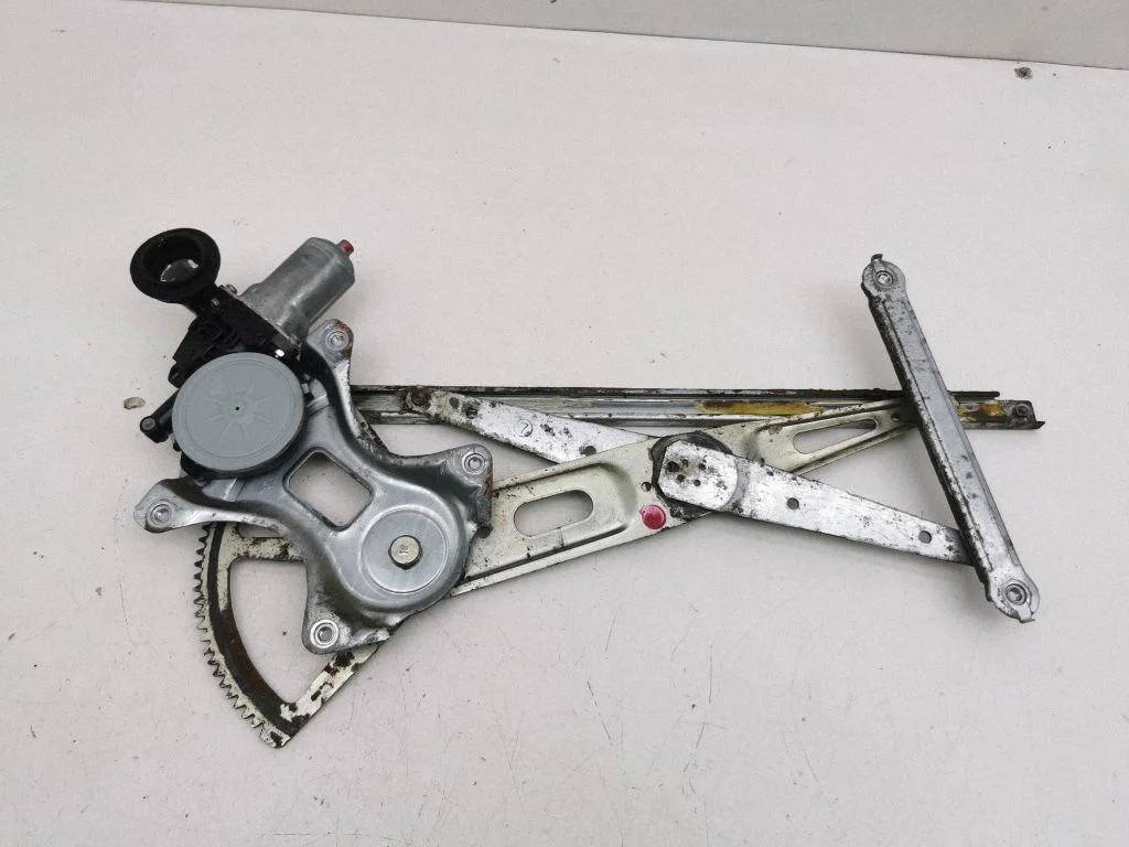 Front door window regulator with motor – Toyota Prius (XW20) (2003-2009)