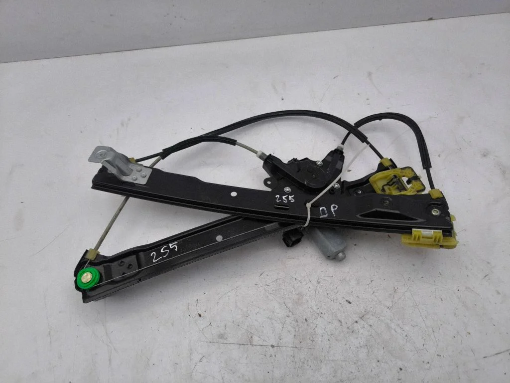 Front door window regulator with motor 818956102