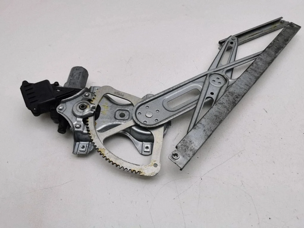 Front door window regulator with motor 8570202020