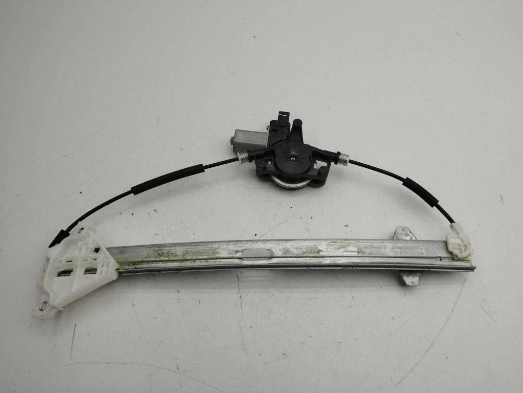 Front door window regulator with motor – right