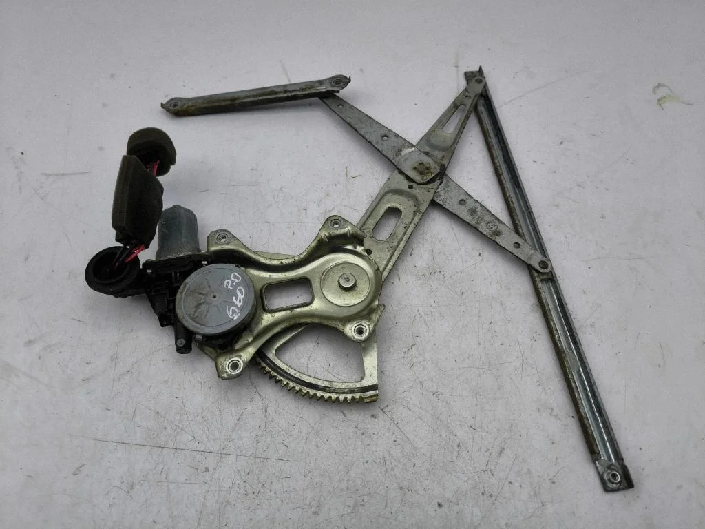 Front door window regulator with motor – right