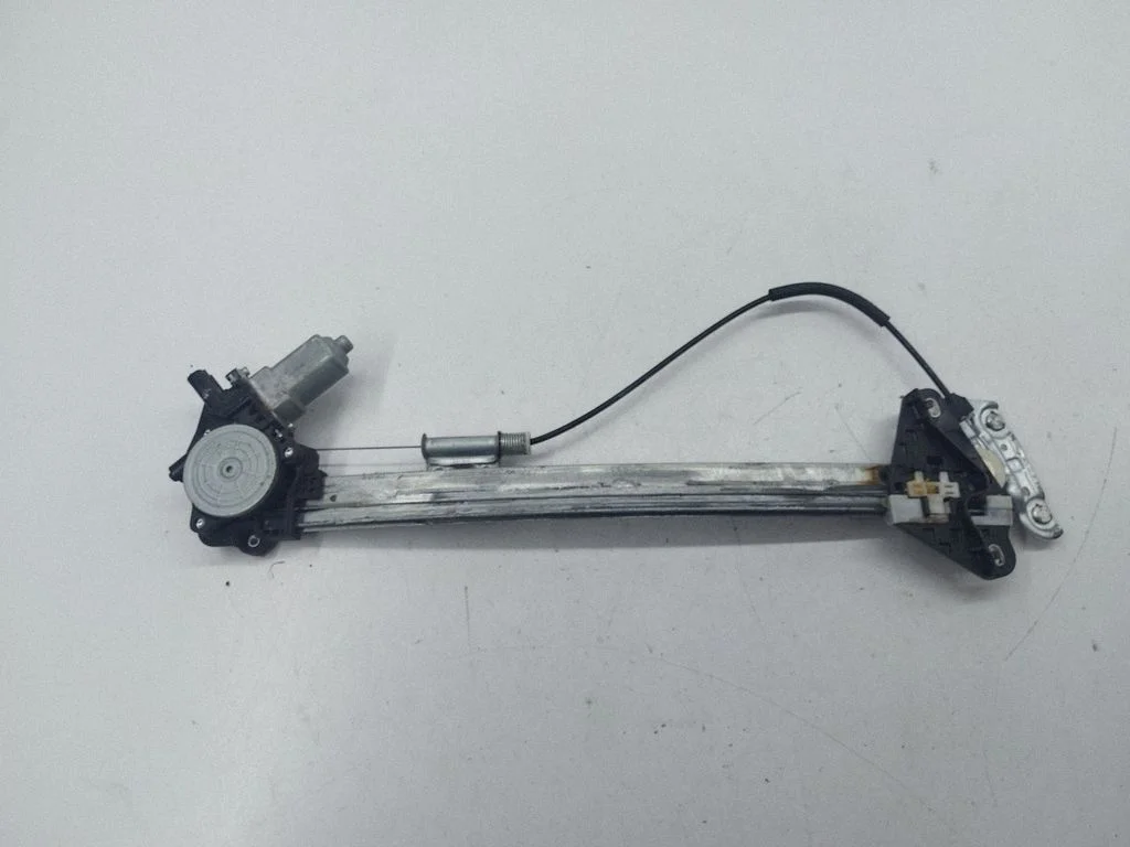 Front door window regulator with motor – left
