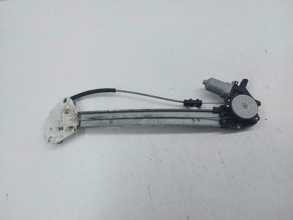 Front door window regulator with motor – right