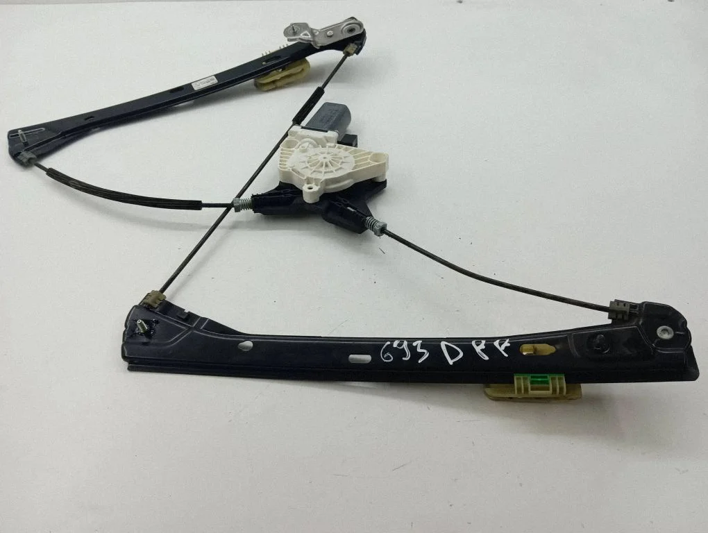 Front door window regulator with motor 5Q4959802B
