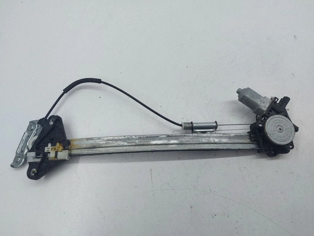 Front door window regulator with motor – right