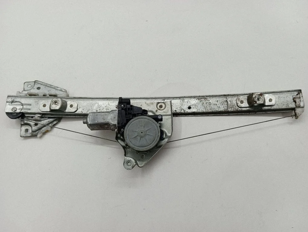 Front door window regulator with motor 8343065J00
