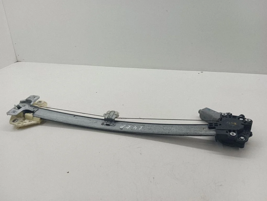 Priekšējā el. loga pacēlāja mehānisma komplekts 85K715211