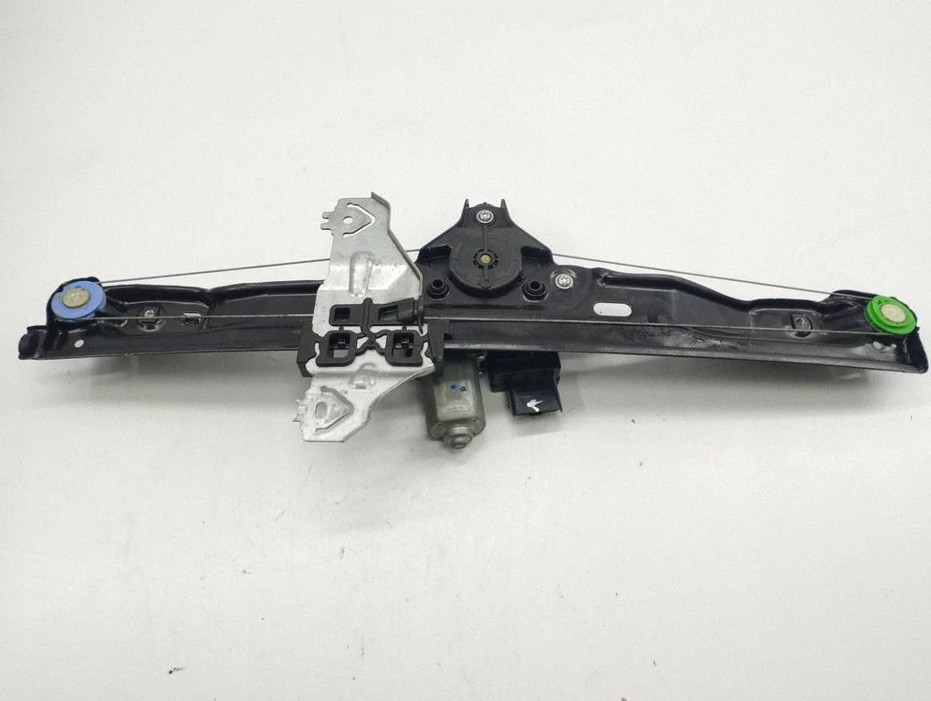 Front door window regulator with motor 807208173R