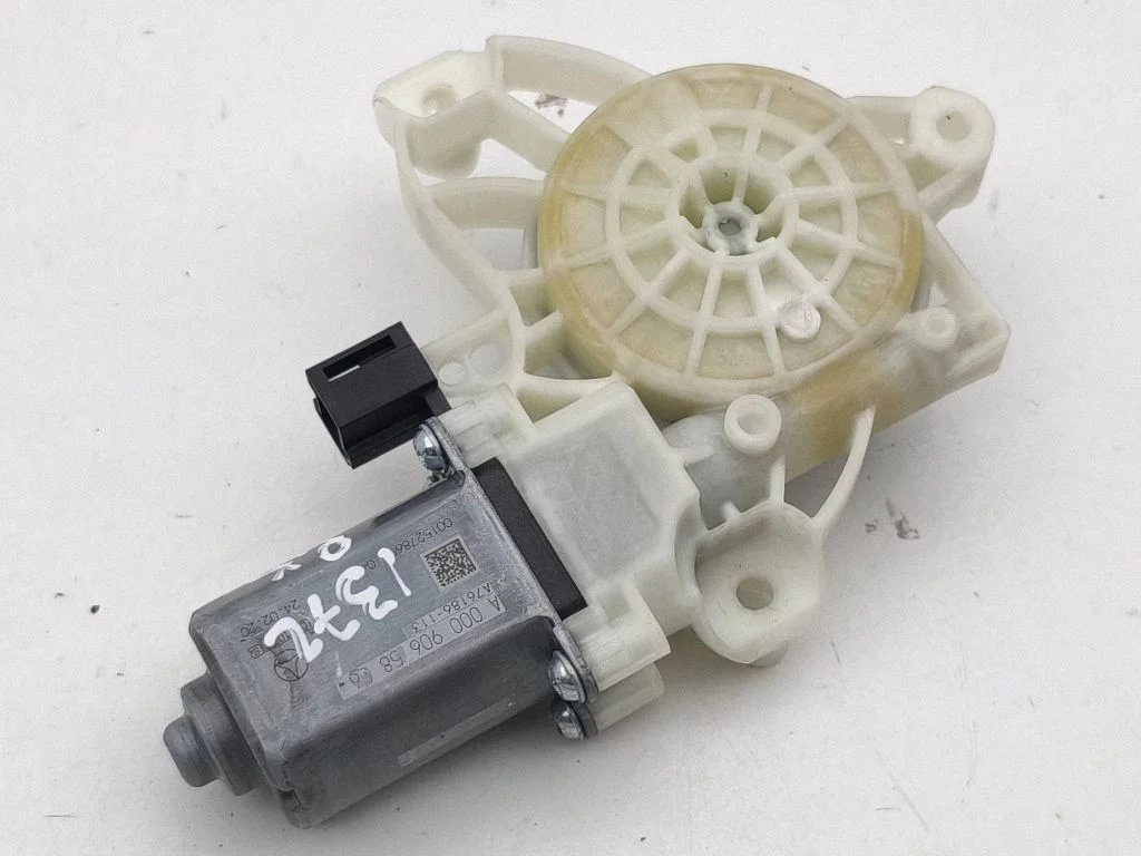 Priekšējā loga pacēlāja motoriņš A0009065806