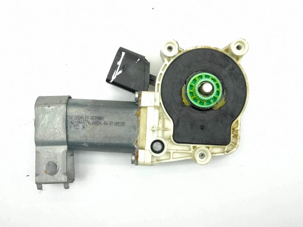 Front door window regulator motor 6922267