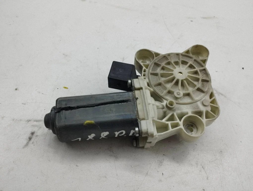Priekšējā loga pacēlāja motoriņš 990595101
