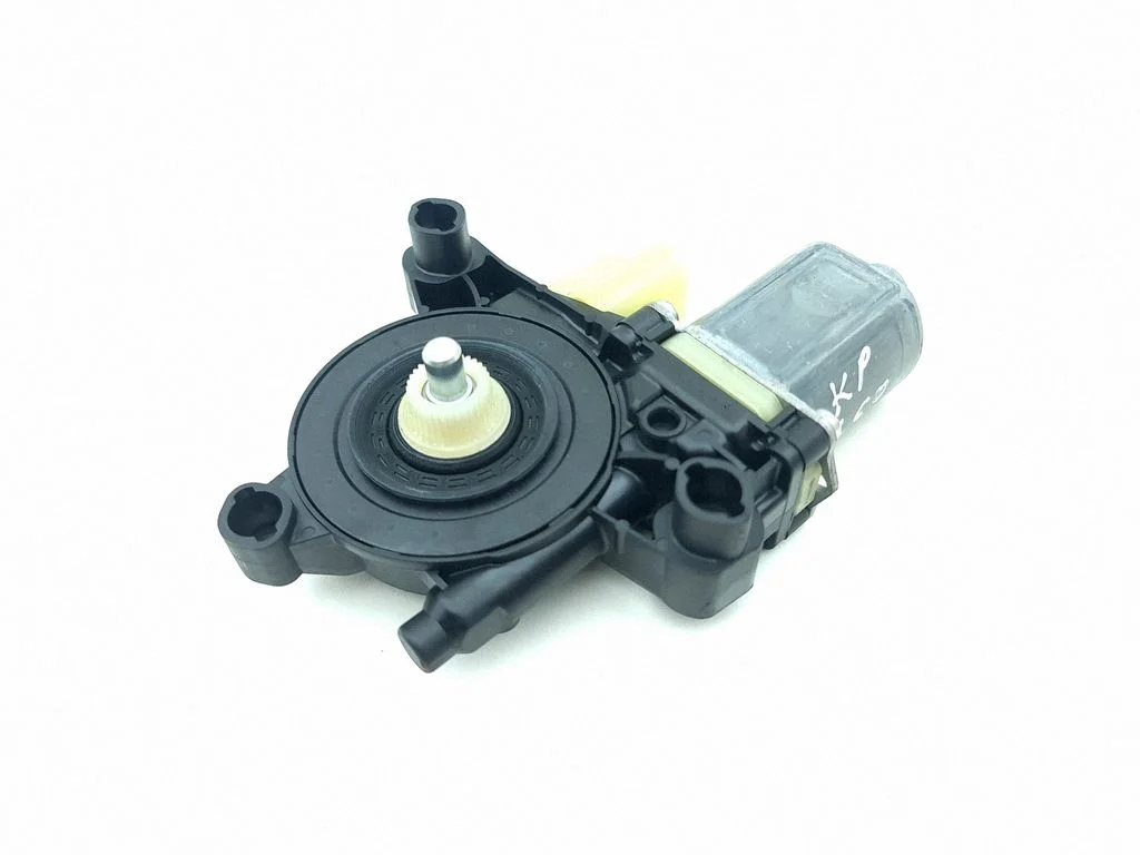 Front door window regulator motor CM0940700