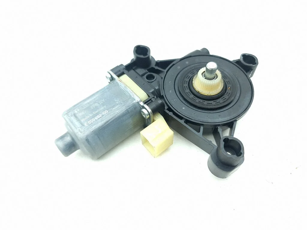 Priekšējā loga pacēlāja motoriņš 5Q0959802B