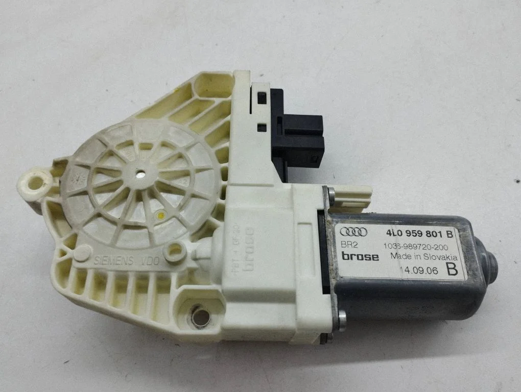 Front door window regulator motor 4L0959801B