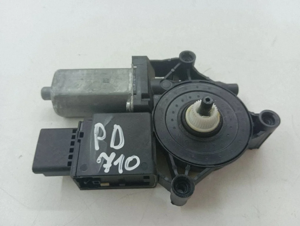 Priekšējā loga pacēlāja motoriņš 0130822226