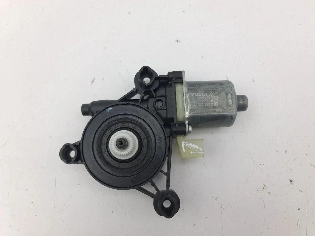Front door window regulator motor 5Q0959801A