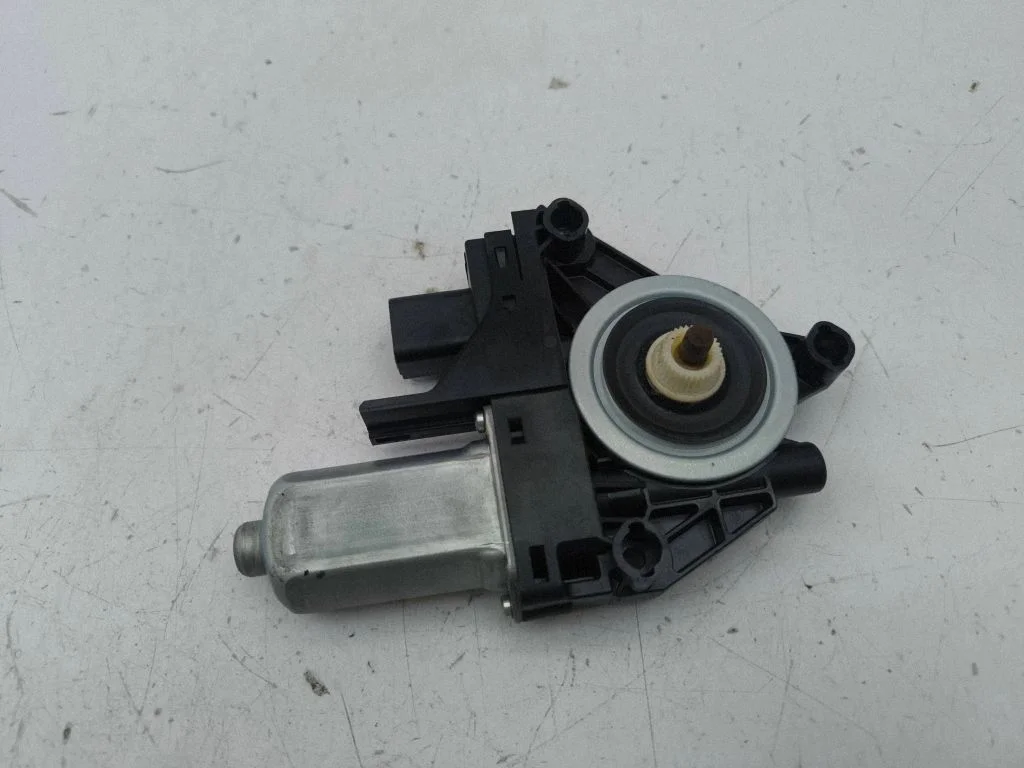 Front door window regulator motor 931400104