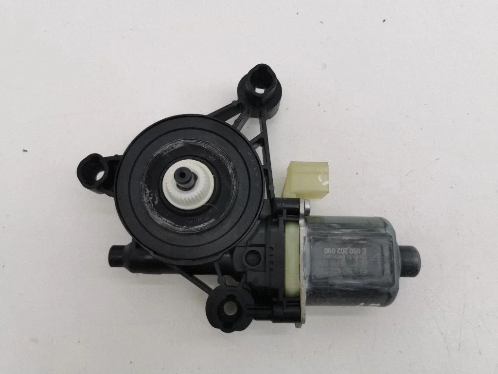Front door window regulator motor 5Q0959802A