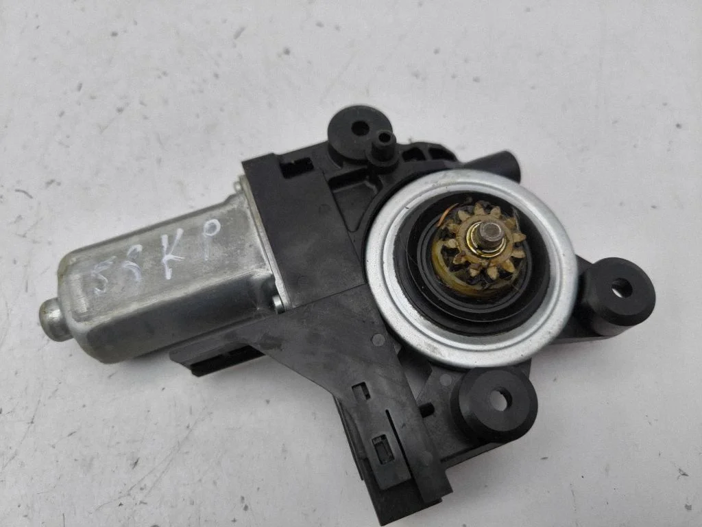Priekšējā loga pacēlāja motoriņš 970713