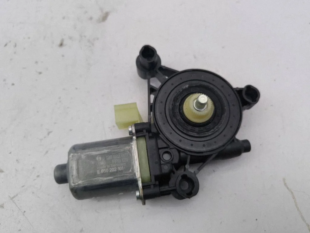 Front door window regulator motor 0130822077