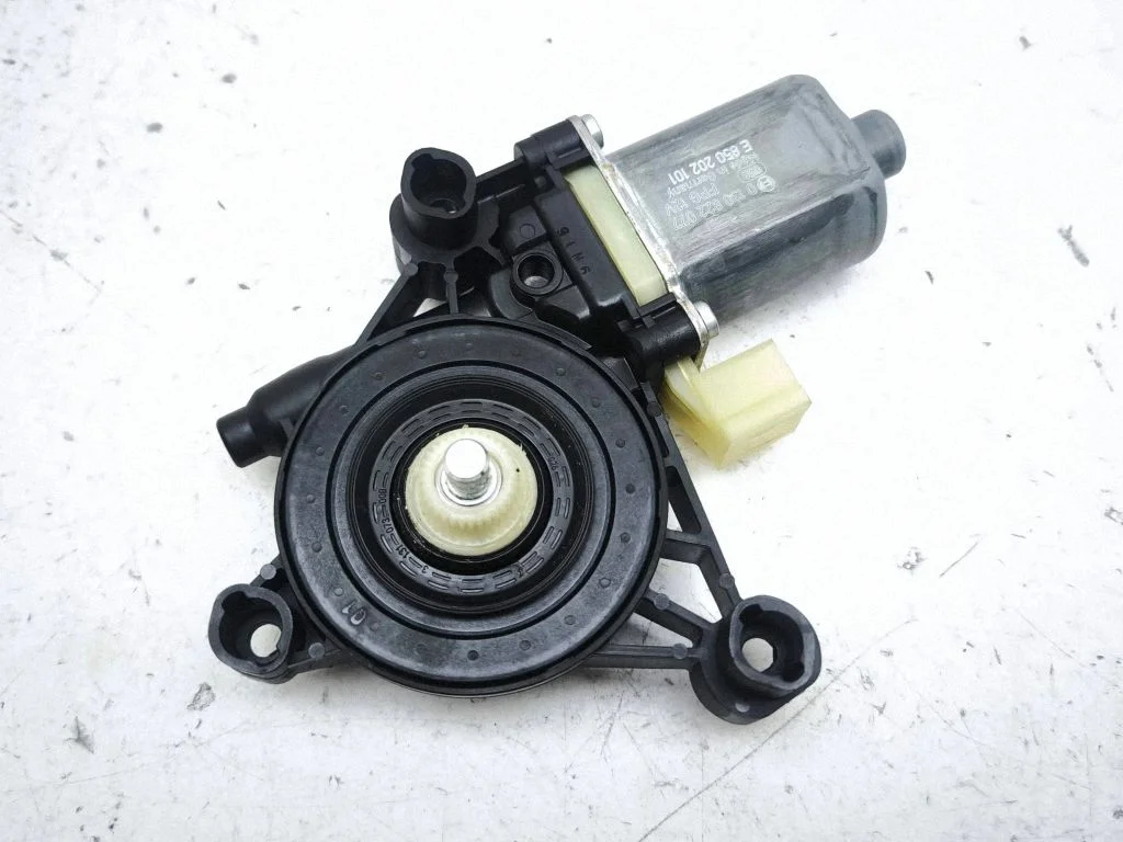 Front door window regulator motor 0130822077