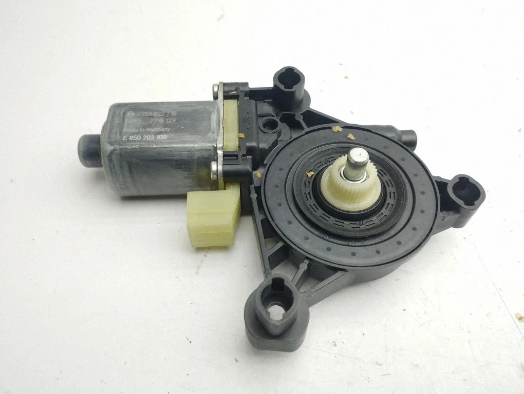 Front door window regulator motor 5Q0959802B