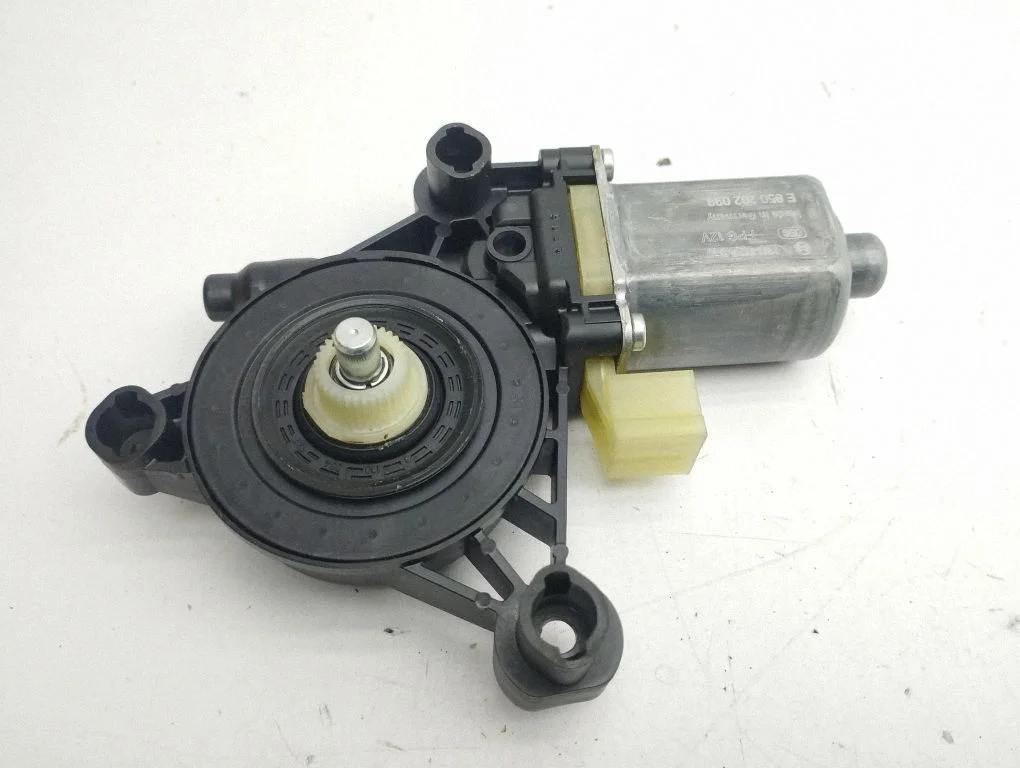 Front door window regulator motor 5Q0959801B